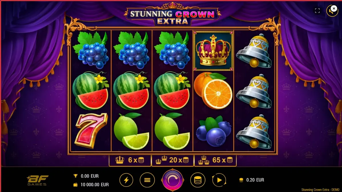 Tampilan visual mesin slot Stunning Crown Extra dengan simbol mahkota dan buah-buahan mewah.